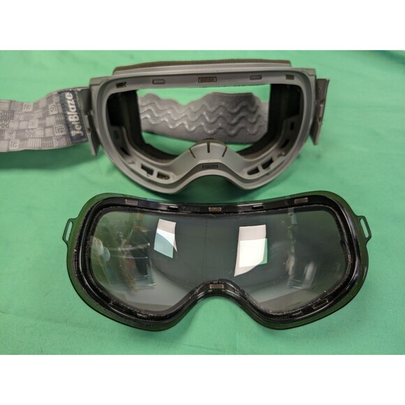 JetBlaze Ski Goggles With Blue Lens Magnetic Interchangeable Lens - Picture 9 of 9